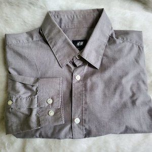 H&M EASY IRON LIGHTWEIGHT BUTTON DOWN SHIRT